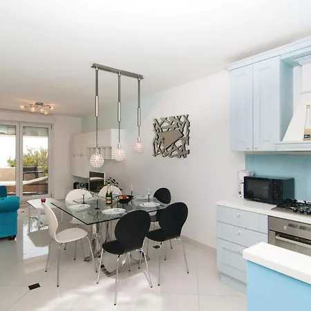 Awesome In With Kitchen Appartement *