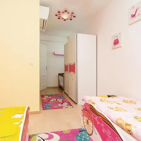 With Sea View 04 Apartamento *